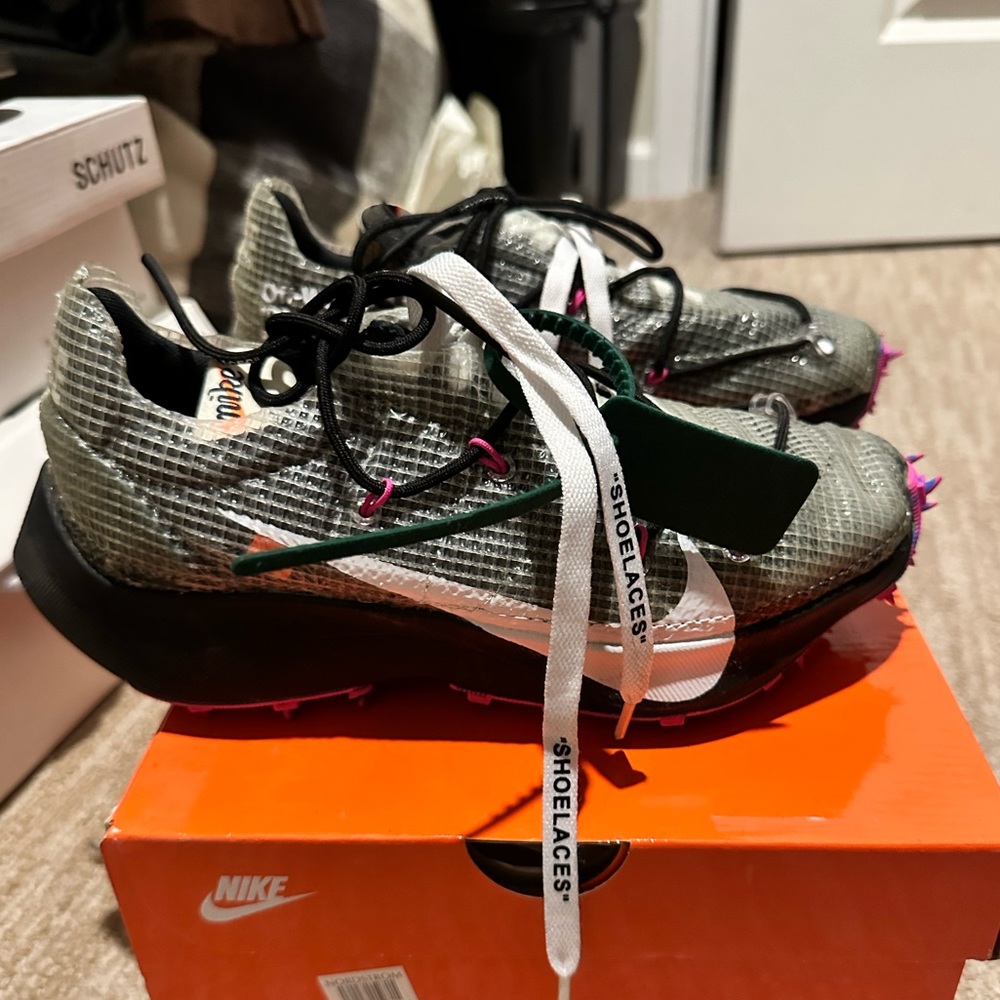 Off -white Vapor Street